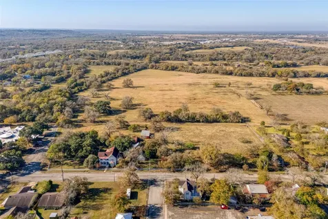 541 N Main Street La Grange TX 78945