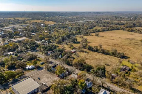 541 N Main Street La Grange TX 78945