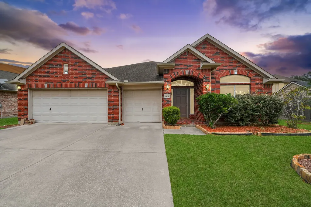1103 Lake Shore Drive Pearland TX 77581