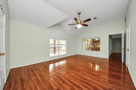 1103 Lake Shore Drive Pearland TX 77581