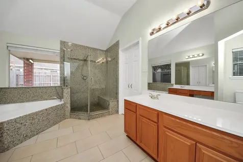 1103 Lake Shore Drive Pearland TX 77581