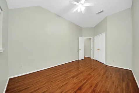 1103 Lake Shore Drive Pearland TX 77581
