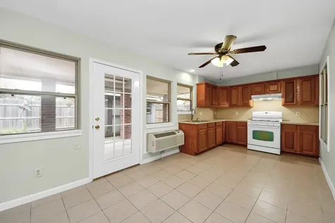 1103 Lake Shore Drive Pearland TX 77581