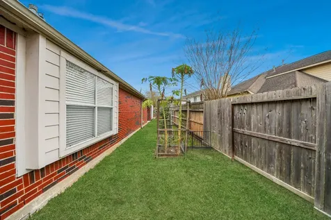 1103 Lake Shore Drive Pearland TX 77581