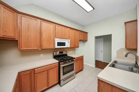 1103 Lake Shore Drive Pearland TX 77581