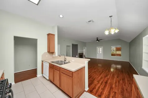 1103 Lake Shore Drive Pearland TX 77581