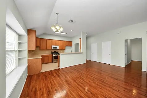 1103 Lake Shore Drive Pearland TX 77581
