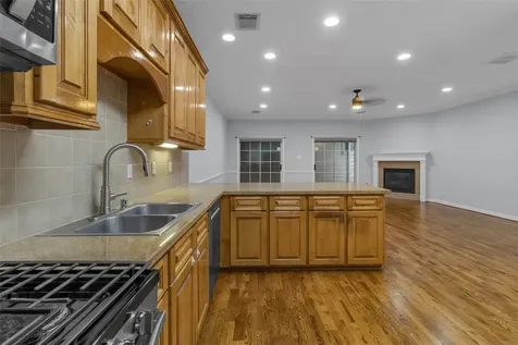 341 W 23rd Street Houston TX 77008