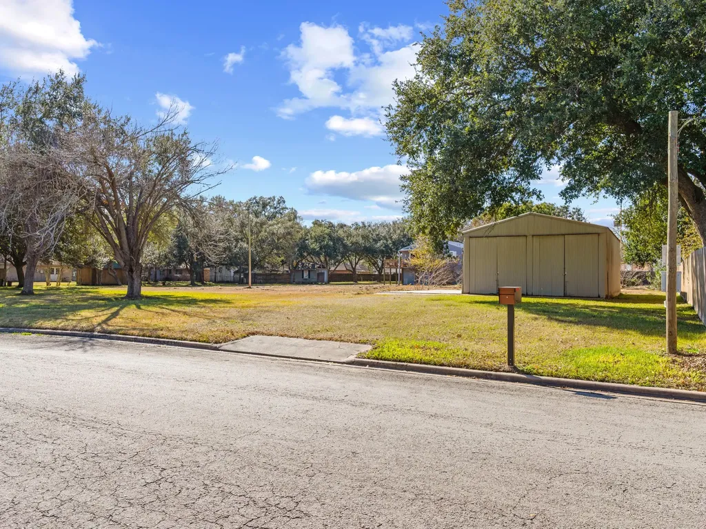 2306 Powell Street Bay City TX 77414
