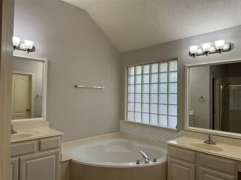 2711 Kimbleton Court Houston TX 77082