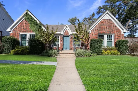 215 Avenue Of Oaks Street Houston TX 77009
