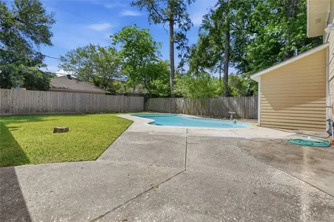 1007 Manatee Lane Houston TX 77090