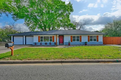 1607 S Chappell Hill Street Brenham TX 77833