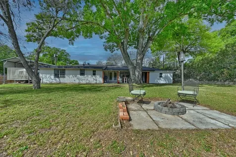 1607 S Chappell Hill Street Brenham TX 77833