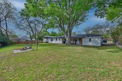 1607 S Chappell Hill Street Brenham TX 77833