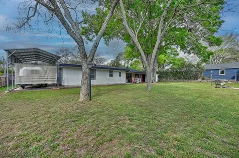 1607 S Chappell Hill Street Brenham TX 77833