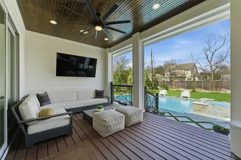 802 W 30th Street Houston TX 77018