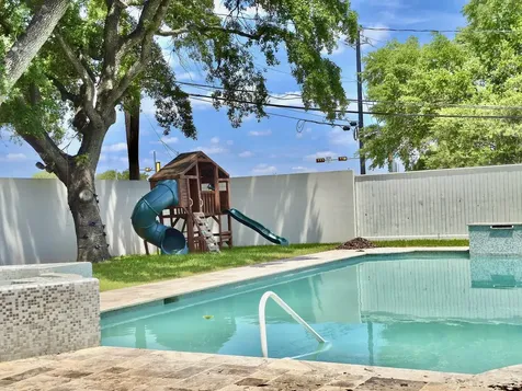 5330 Braesheather Drive Houston TX 77096