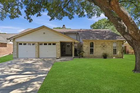 900 Sunnybrook Lane Baytown TX 77521