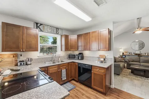 900 Sunnybrook Lane Baytown TX 77521