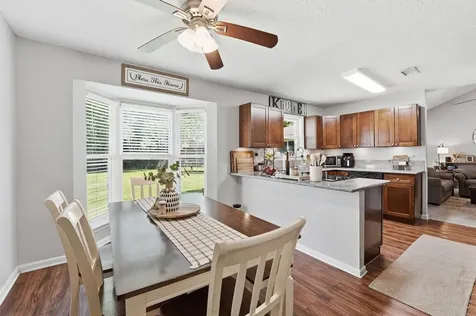 900 Sunnybrook Lane Baytown TX 77521