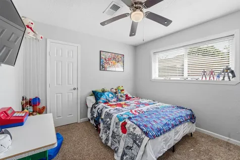 900 Sunnybrook Lane Baytown TX 77521