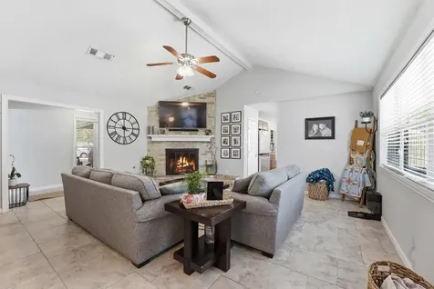 900 Sunnybrook Lane Baytown TX 77521