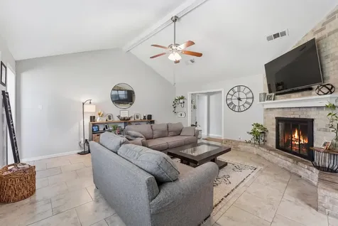 900 Sunnybrook Lane Baytown TX 77521
