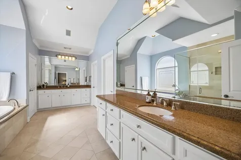 2426 Nantucket Drive B Houston TX 77057