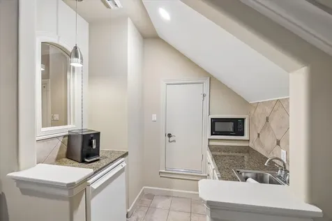 2426 Nantucket Drive B Houston TX 77057