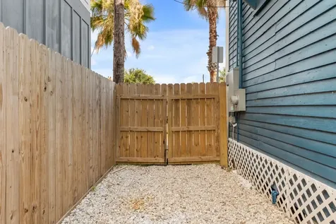 808 27th Street Galveston TX 77550
