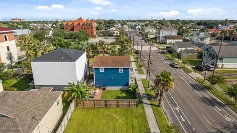 808 27th Street Galveston TX 77550
