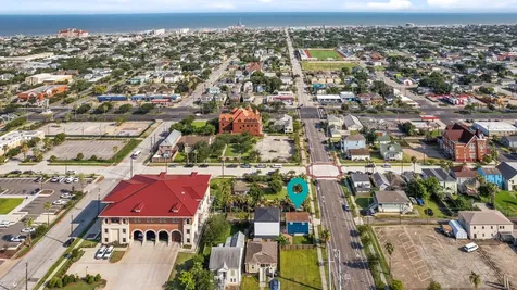 808 27th Street Galveston TX 77550