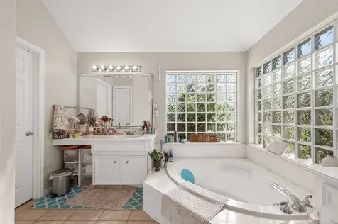 3219 Shadowleaf Drive Houston TX 77082