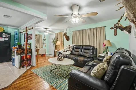 536 Montgomery Street Clute TX 77531