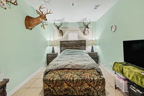 536 Montgomery Street Clute TX 77531