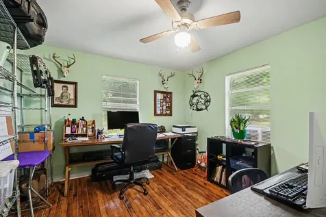 536 Montgomery Street Clute TX 77531