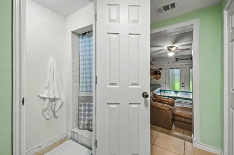 536 Montgomery Street Clute TX 77531