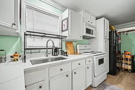 536 Montgomery Street Clute TX 77531