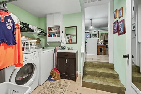 536 Montgomery Street Clute TX 77531