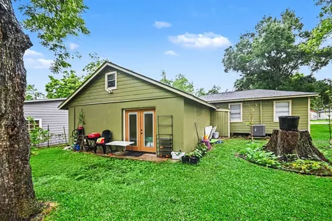 536 Montgomery Street Clute TX 77531