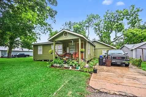 536 Montgomery Street Clute TX 77531