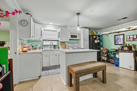536 Montgomery Street Clute TX 77531