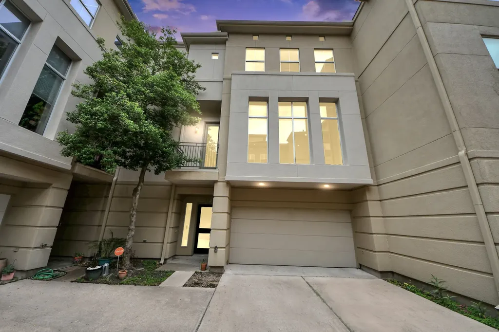 1112 Columbus Street B Houston TX 77019