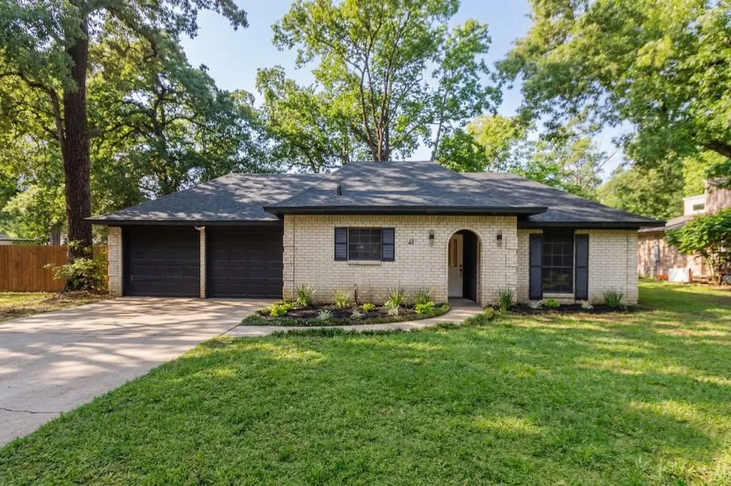 41 Artesia Conroe TX 77304