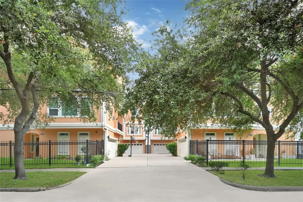 4216 Childress Street Houston TX 77005