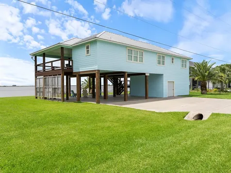 1730 W Bayshore Drive Palacios TX 77465