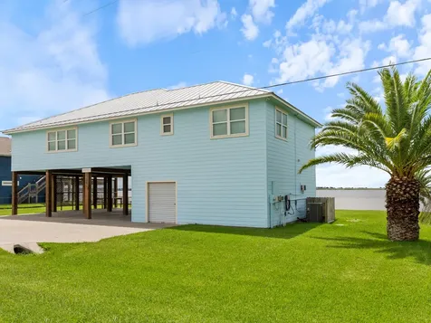 1730 W Bayshore Drive Palacios TX 77465
