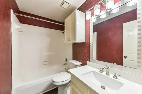911 Woodfern Glen Lane Pearland TX 77584