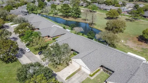911 Woodfern Glen Lane Pearland TX 77584